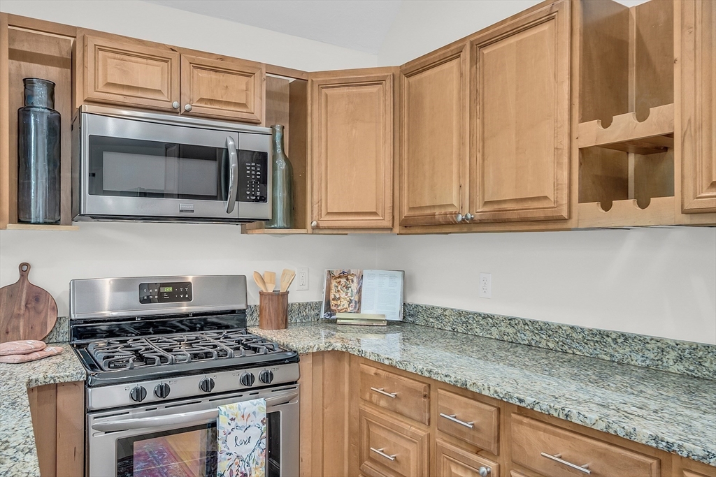 43 B Ossamequin Road Billerica, MA 01821 - Photo 10 of 38 Gallery Image 10