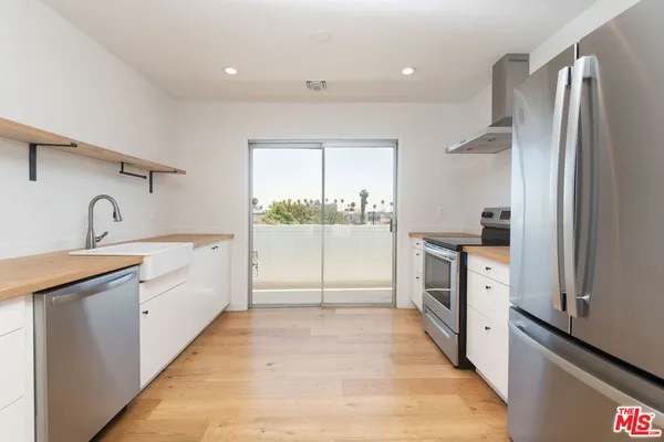 $4,295 | 5935 Chula Vista Way, Unit PH, Los Angeles, CA 90068