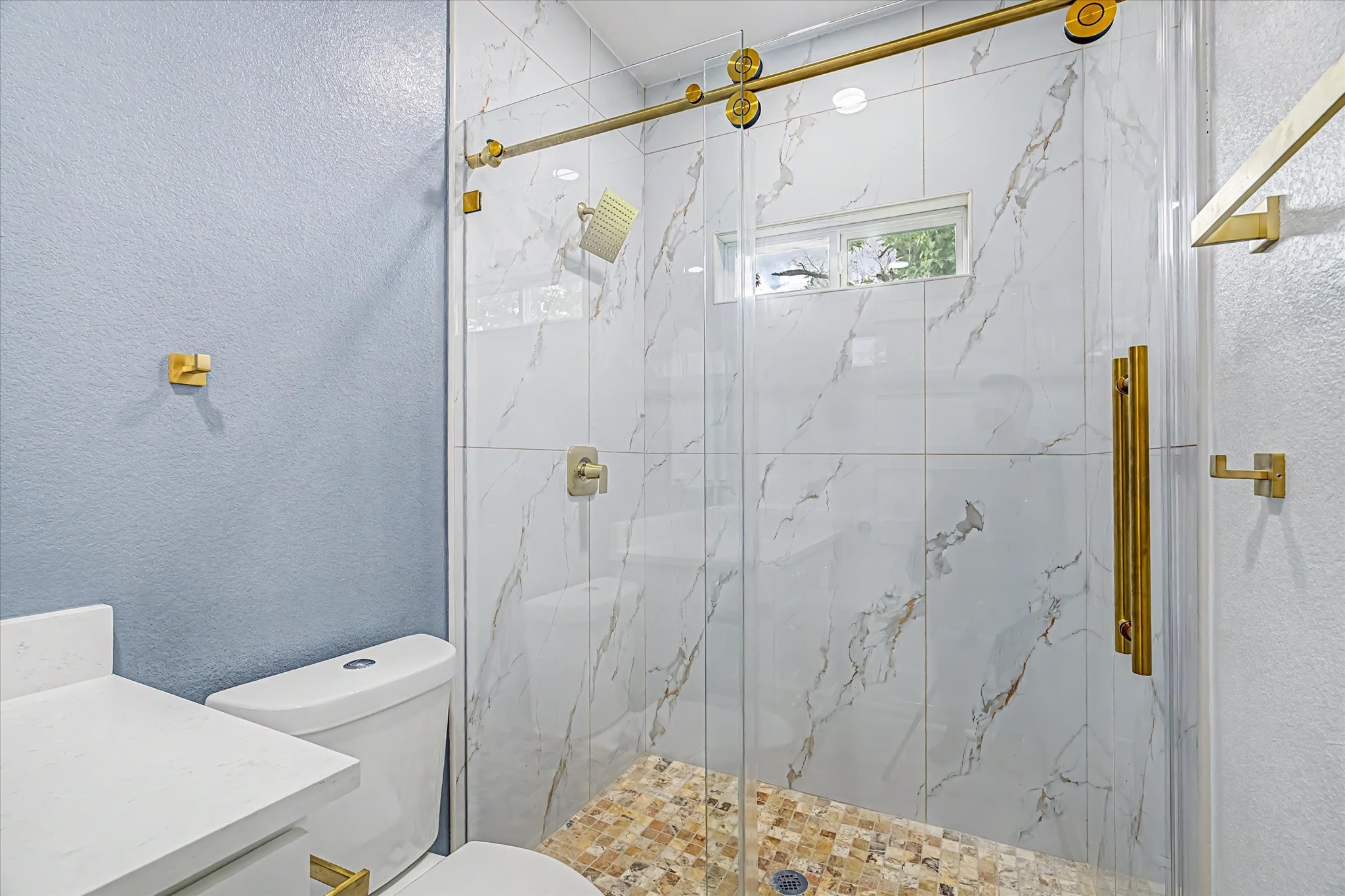 5919 Rietta Street Houston, TX 77016 - Photo 20 of 32 Shower w/ glass doors