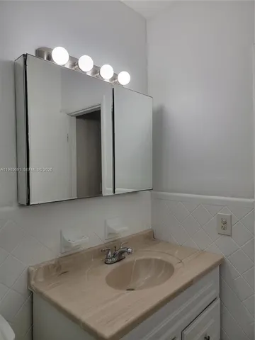 $1,995 | 835 Lenox Avenue, Unit 318, Miami Beach, FL 33139