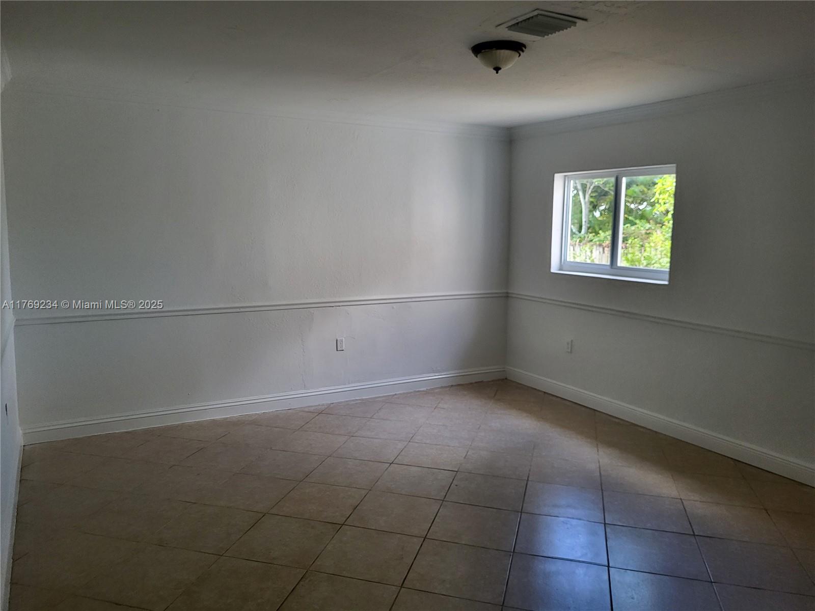 1170 Northeast 185th Street Miami, FL 33179 - Photo 16 of 25