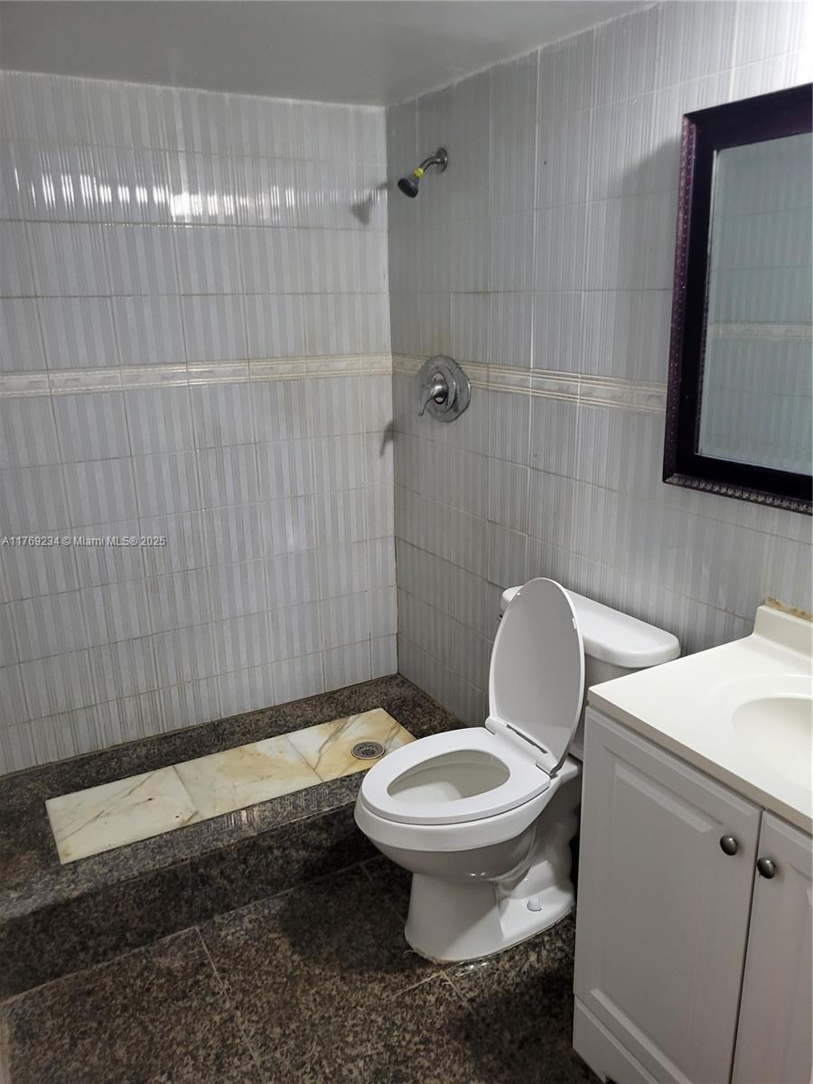 1170 Northeast 185th Street Miami, FL 33179 - Photo 17 of 25