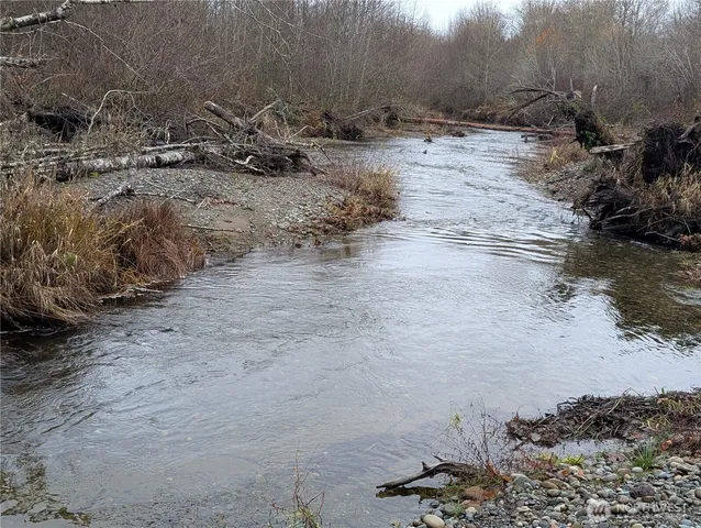 a view of dirt yard with a barn
