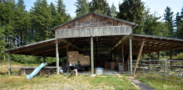 $899,950 | 961 Northeast Snowcap Drive, Tahuya, WA 98588