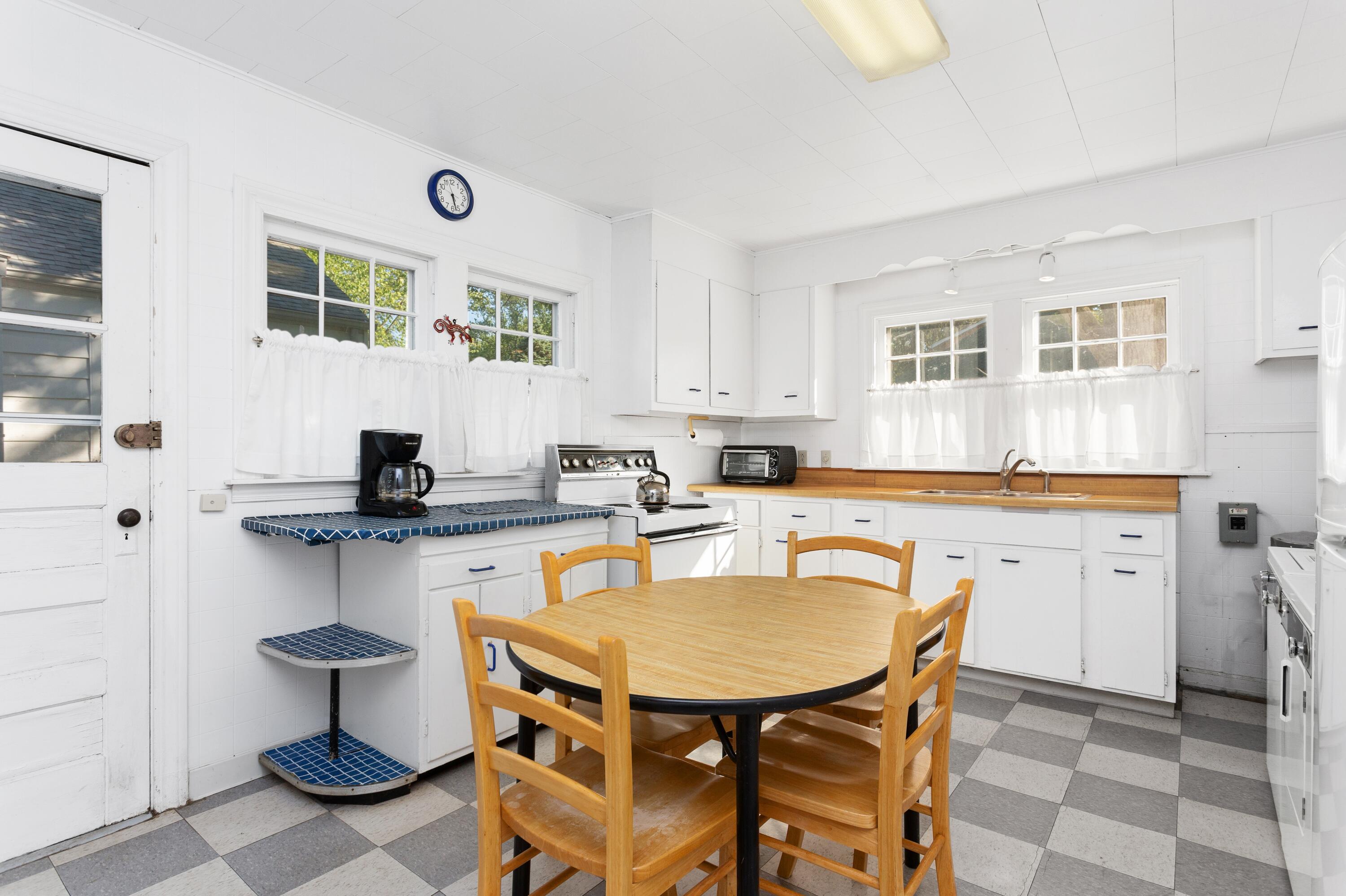 15552 Victor Road, Unit 3 Union Pier, MI 49129 - Photo 11 of 20 Kitchen