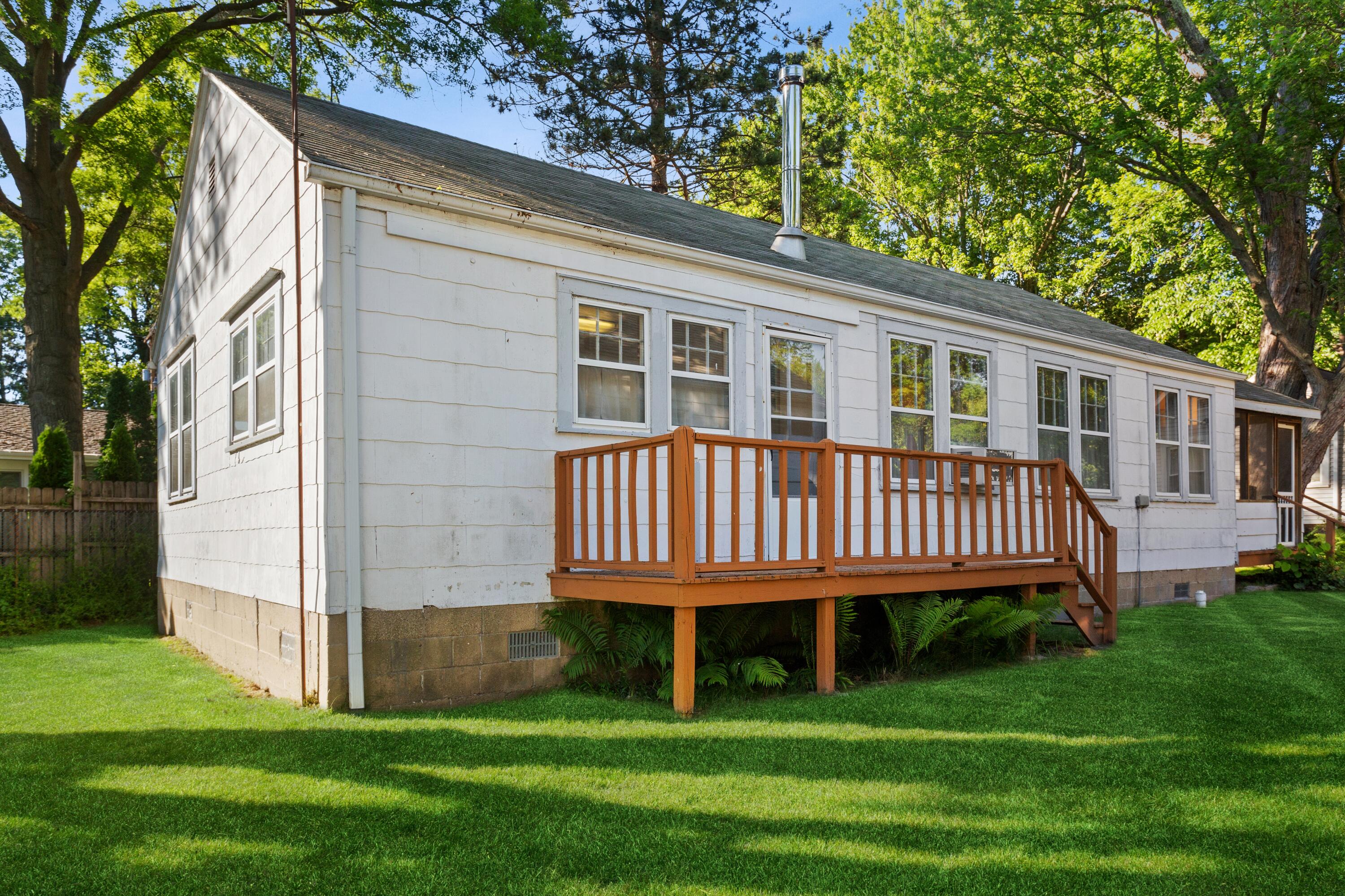 15552 Victor Road, Unit 3 Union Pier, MI 49129 - Photo 7 of 20 Side view