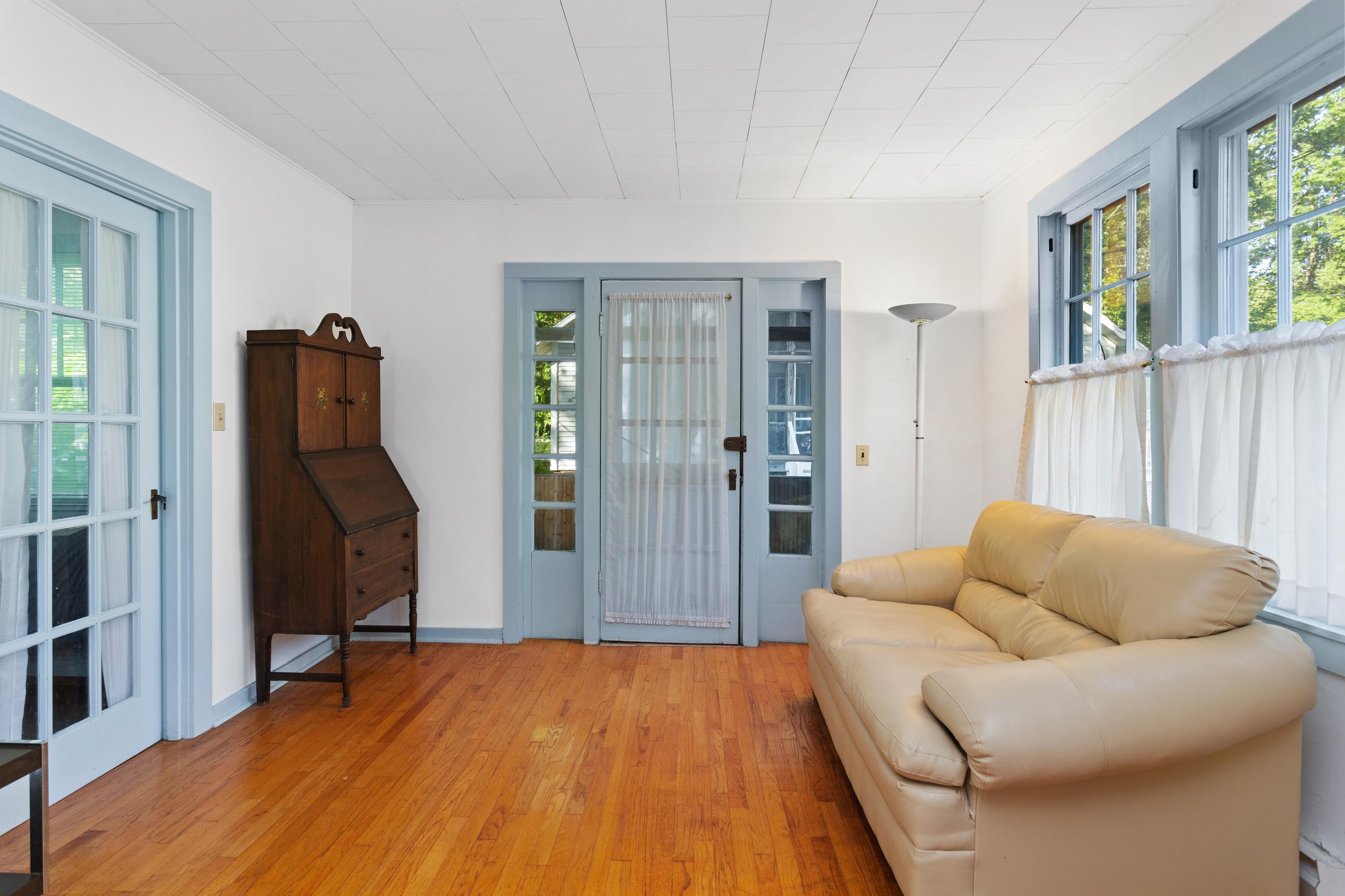 15552 Victor Road, Unit 3 Union Pier, MI 49129 - Photo 8 of 20 Entrance/Living Room