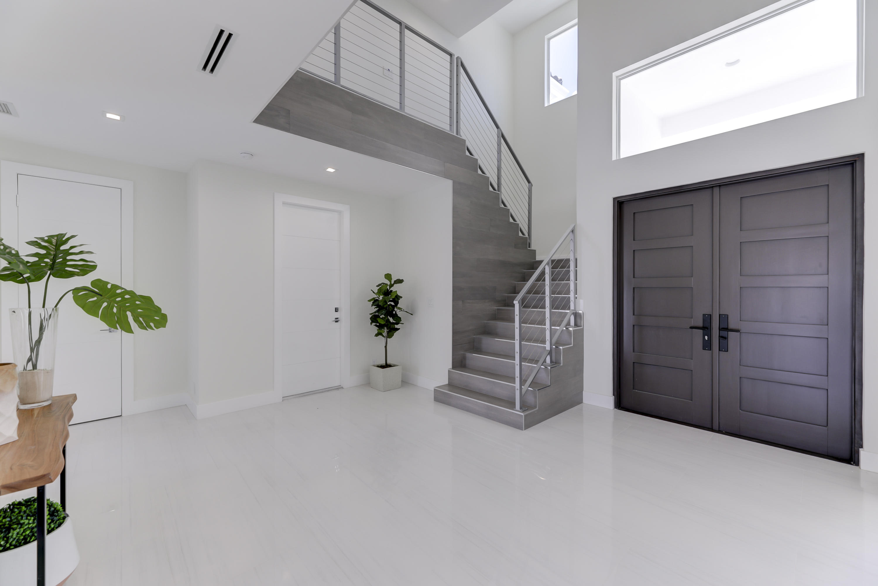 4921 Northeast 28th Avenue Lighthouse Point, FL 33064 - Photo 11 of 106 FOYER 2