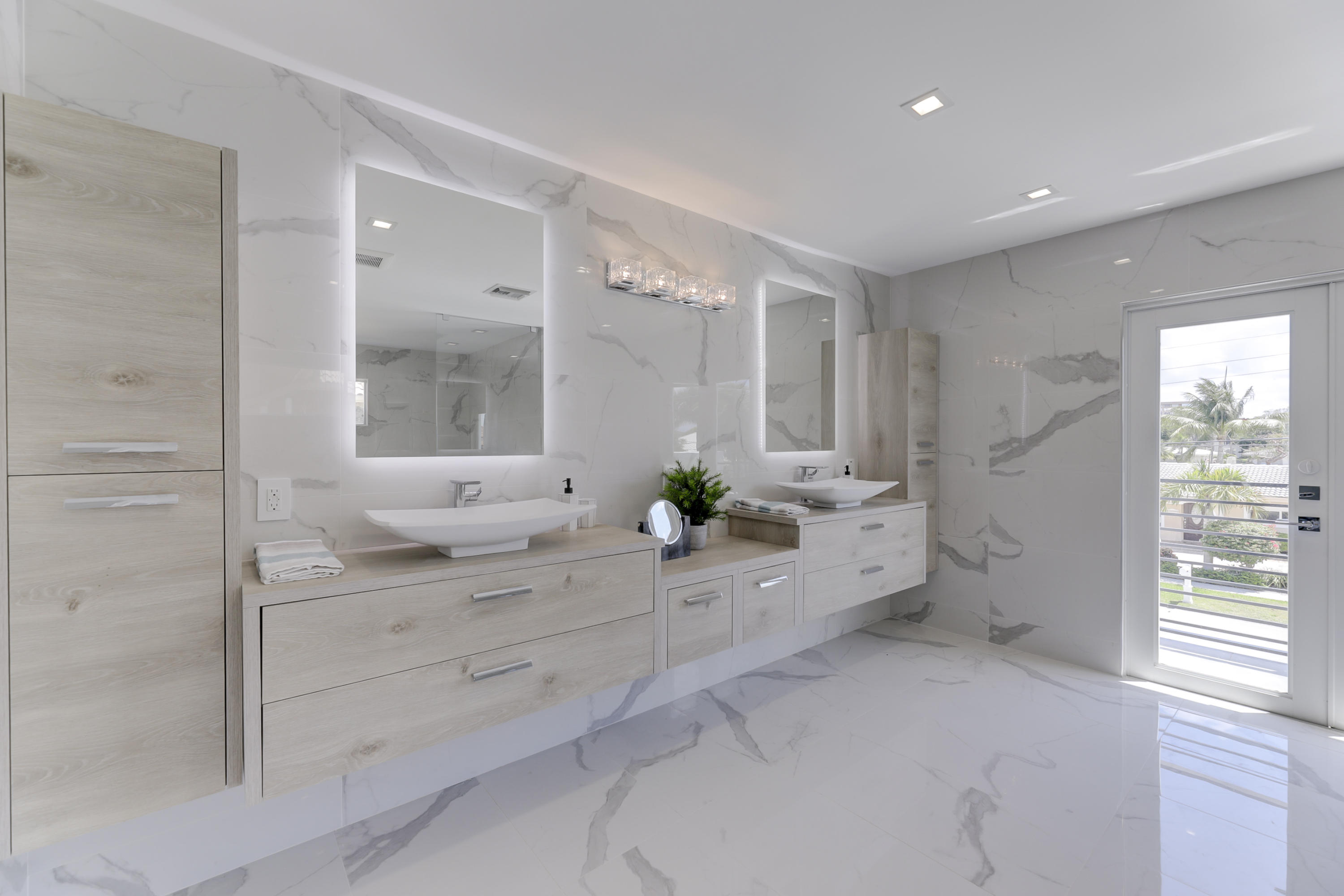 4921 Northeast 28th Avenue Lighthouse Point, FL 33064 - Photo 31 of 106 MASTER BATH 1