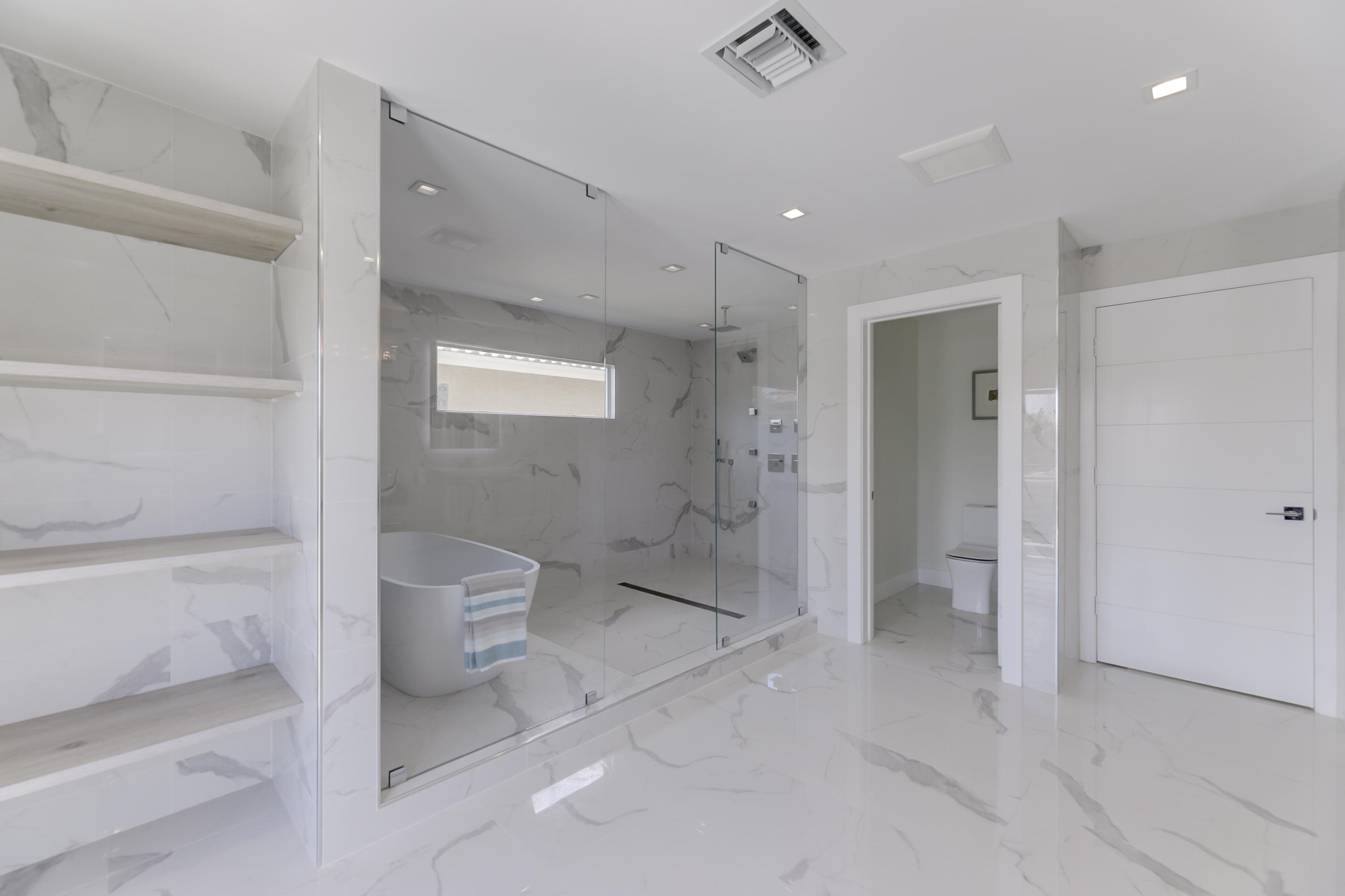 4921 Northeast 28th Avenue Lighthouse Point, FL 33064 - Photo 33 of 106 MASTER BATH 3