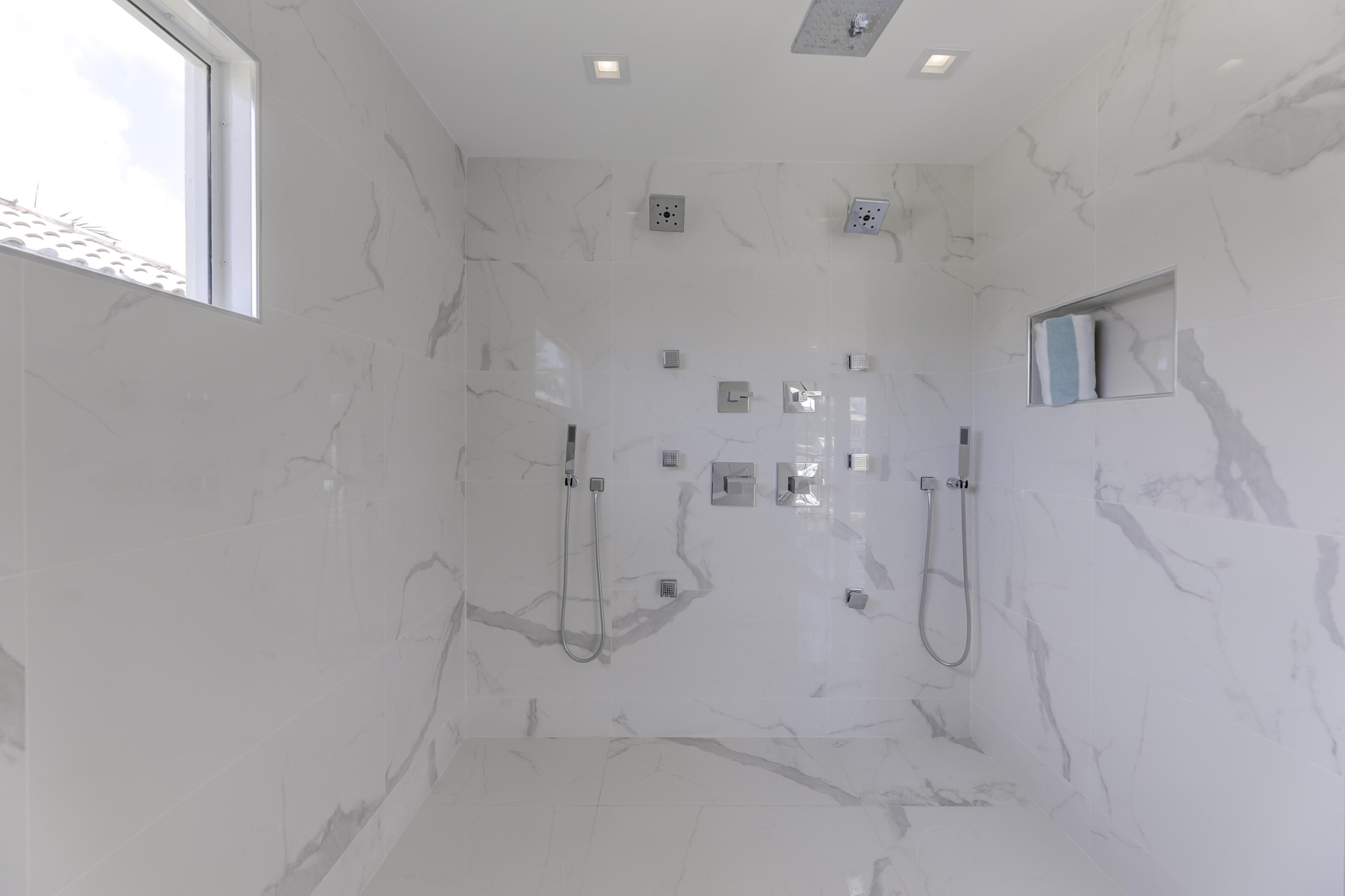 4921 Northeast 28th Avenue Lighthouse Point, FL 33064 - Photo 34 of 106 MASTER BATH 4