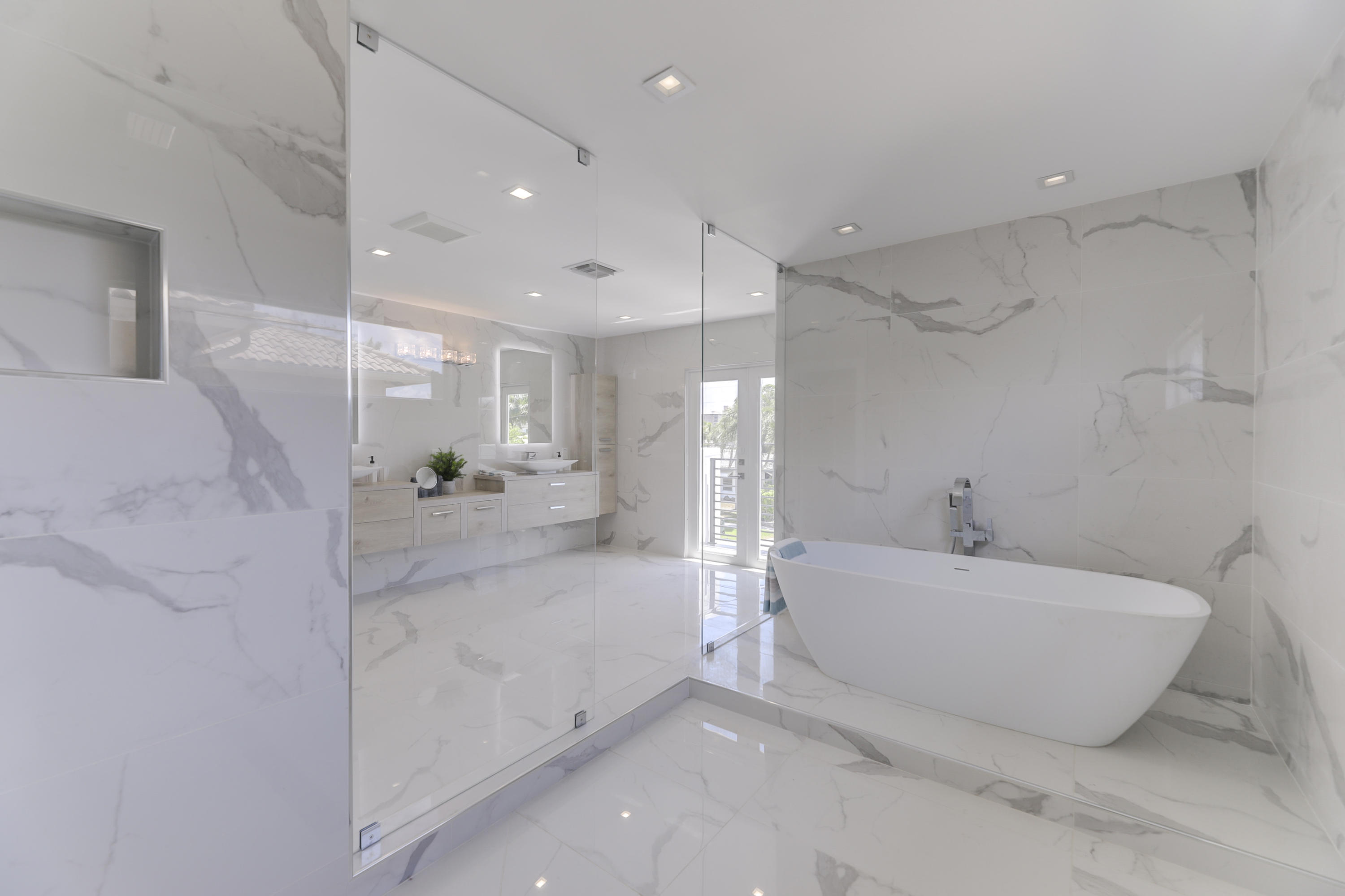 4921 Northeast 28th Avenue Lighthouse Point, FL 33064 - Photo 35 of 106 MASTER BATH 5