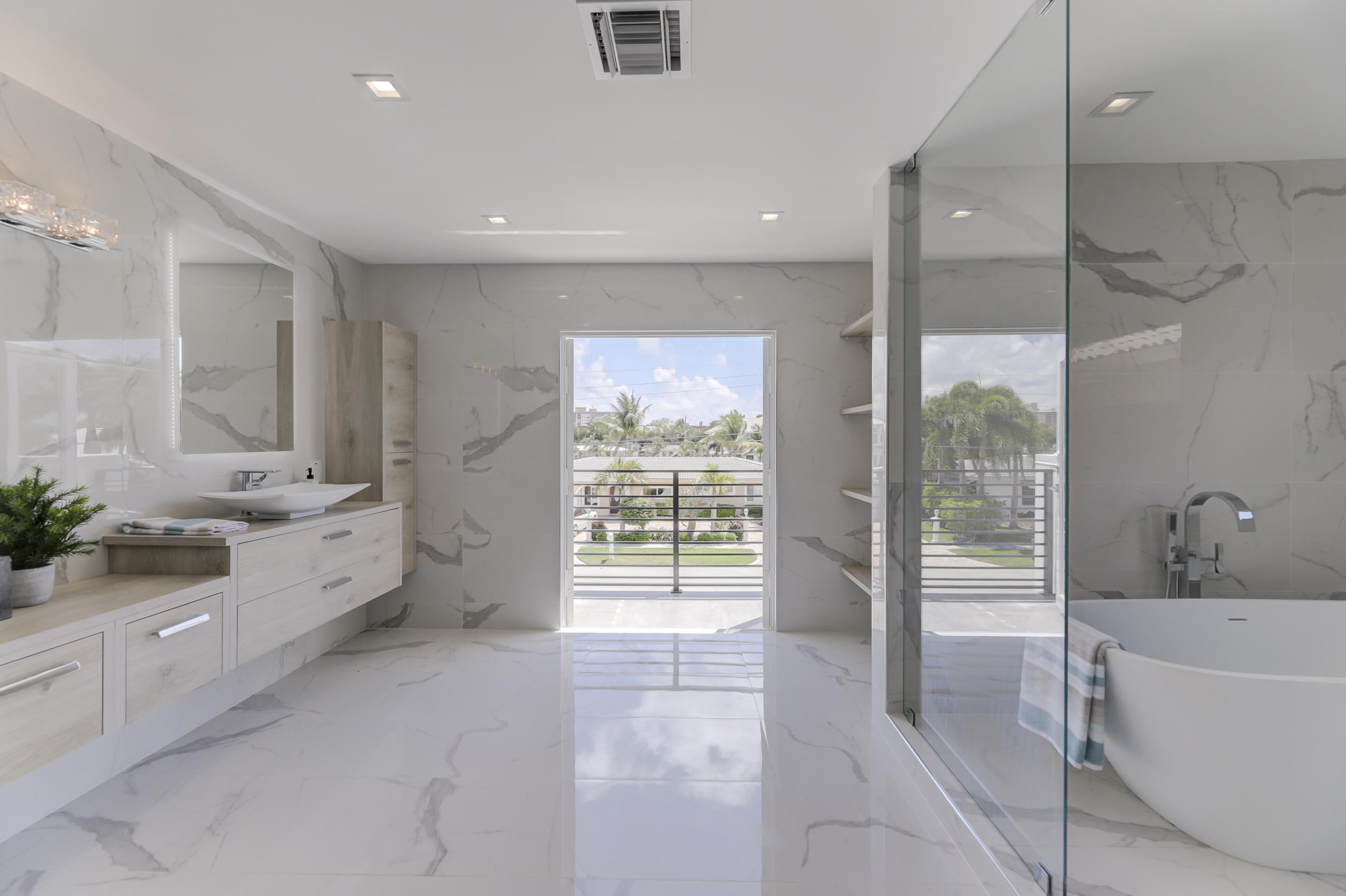 4921 Northeast 28th Avenue Lighthouse Point, FL 33064 - Photo 36 of 106 MASTER BATH 6