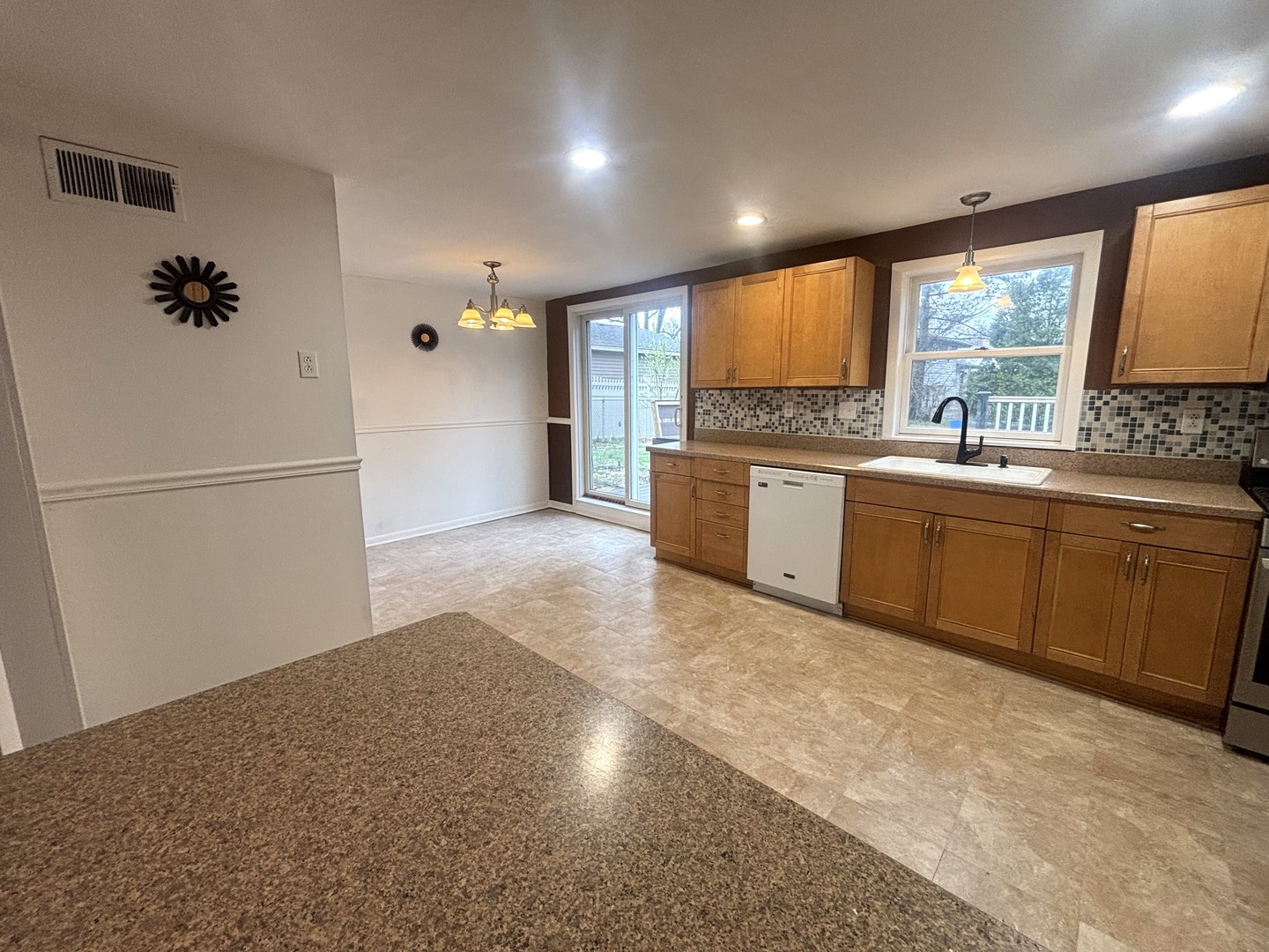 440 West Meadow Avenue Lombard, IL 60148 - Photo 6 of 13 Gallery Image 6