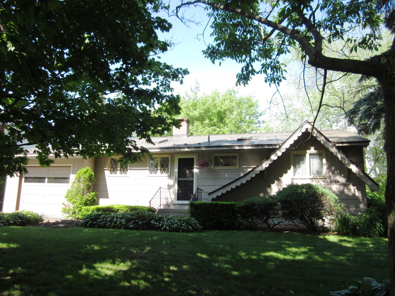 70 Ridgeway Avenue Pittsfield, MA 01201 - Photo 1 of 16 Front of House