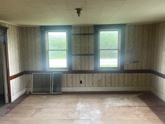 $130,000 | 722 Farmington Road, Strong, ME 04983