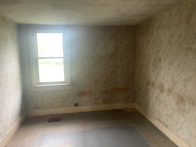 $130,000 | 722 Farmington Road, Strong, ME 04983