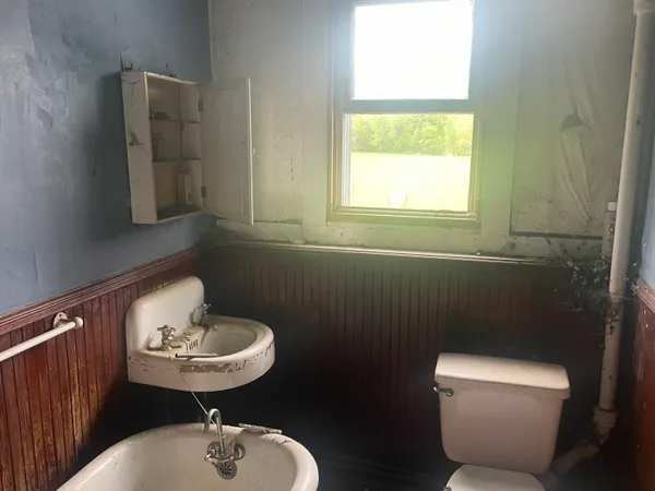 $130,000 | 722 Farmington Road, Strong, ME 04983