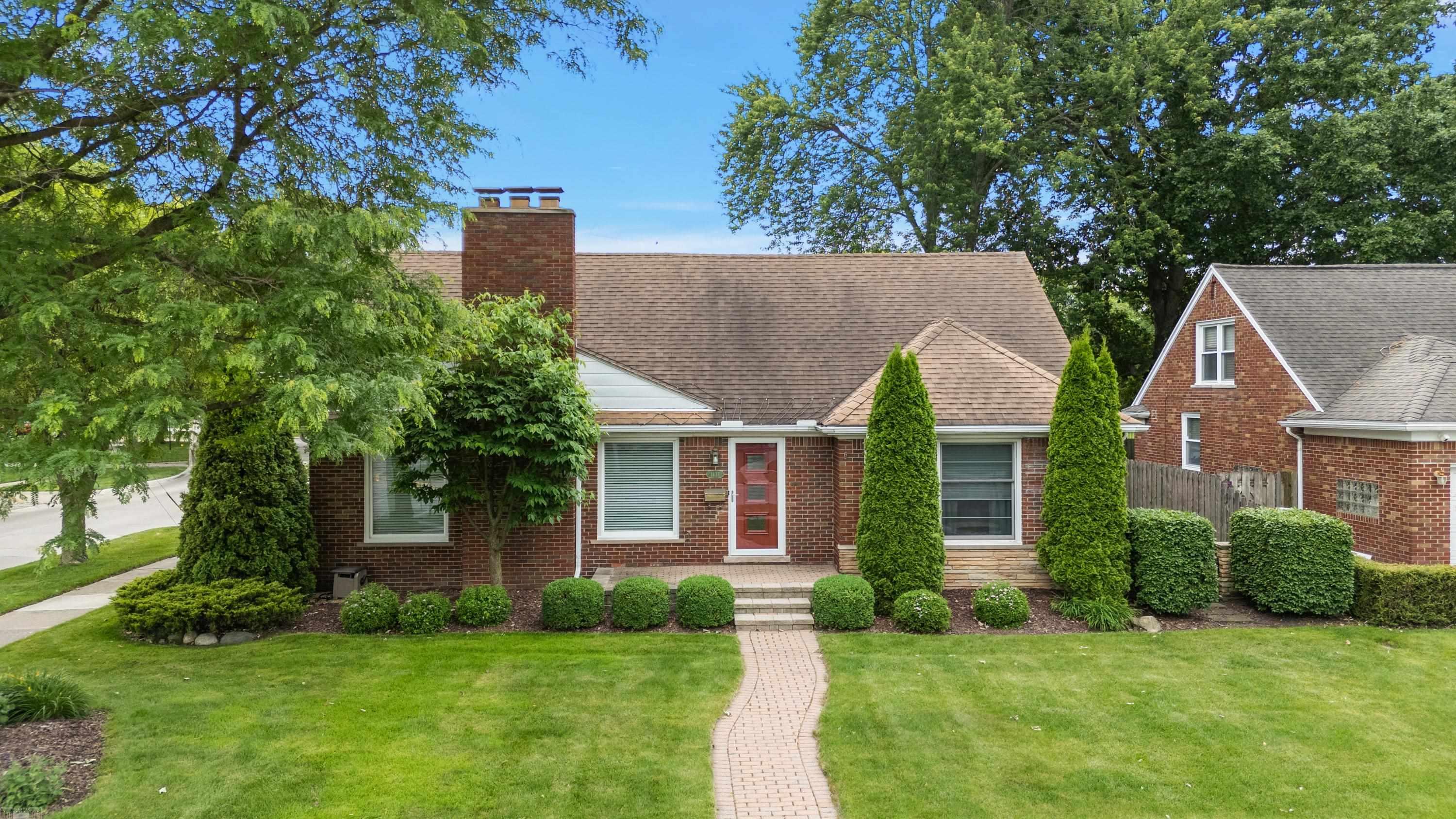 1437 Torrey Road Grosse Pointe Woods, MI 48236 - Photo 2 of 60