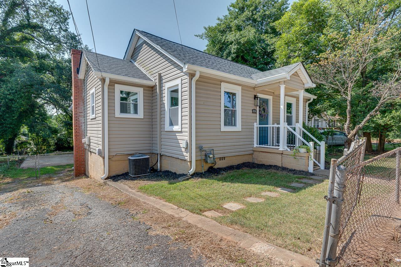 804 Perry Road Greenville, SC 29609 - Photo 3 of 30