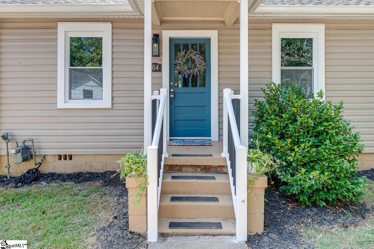 804 Perry Road Greenville, SC 29609 - Photo 4 of 30