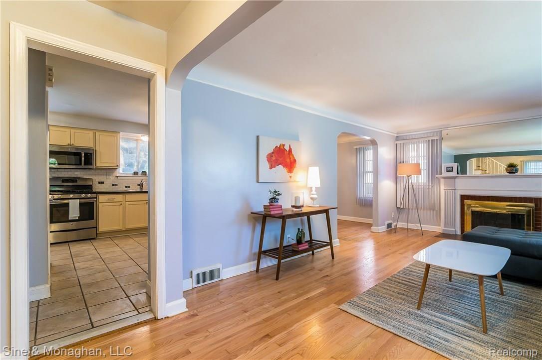 3867 Harvard Road Detroit, MI 48224 - Photo 7 of 40 006-Living_Room-4849809-large.jpg