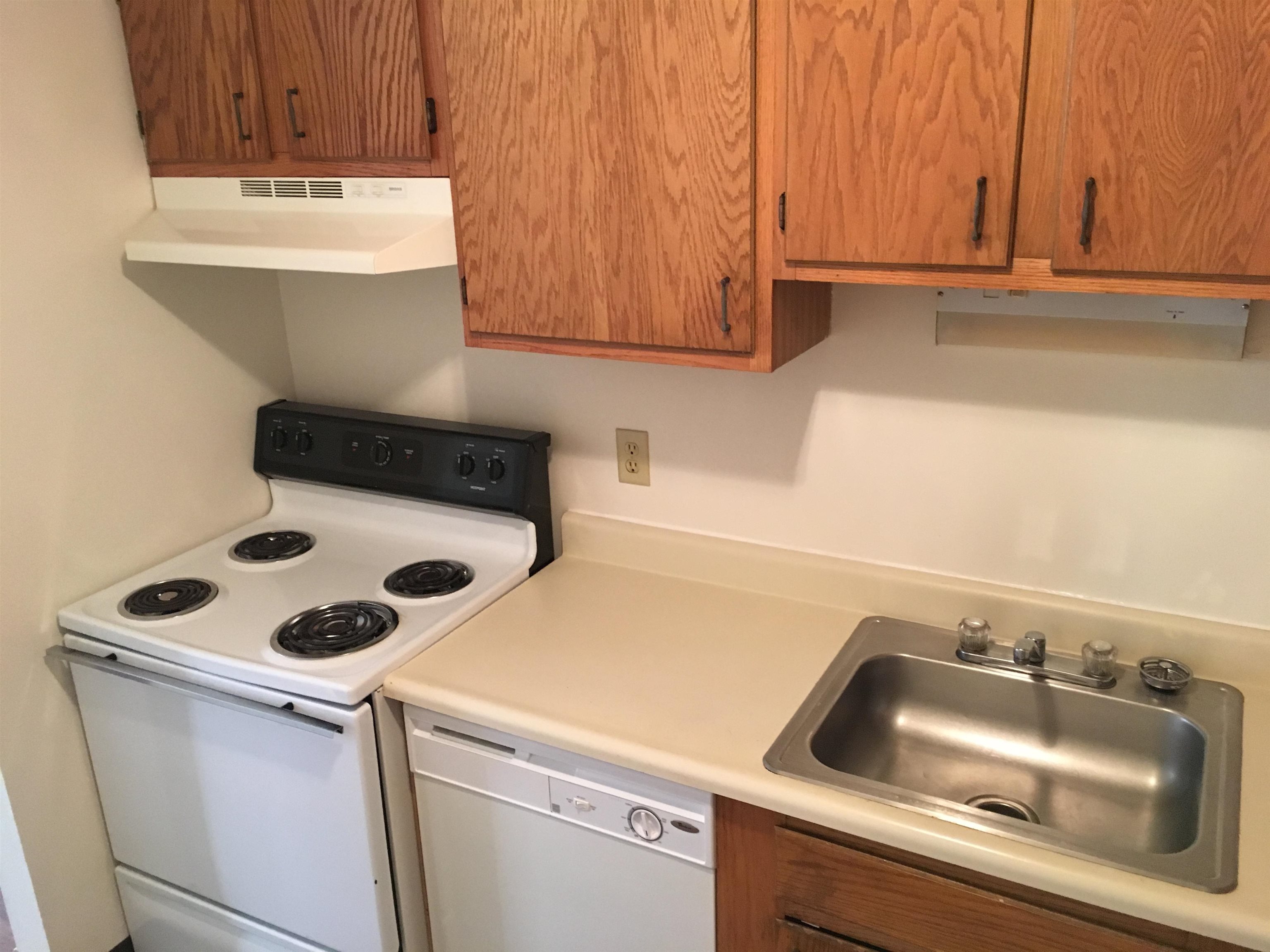 610 Union Street, Unit 104 Manchester, NH 03104 - Photo 11 of 44
