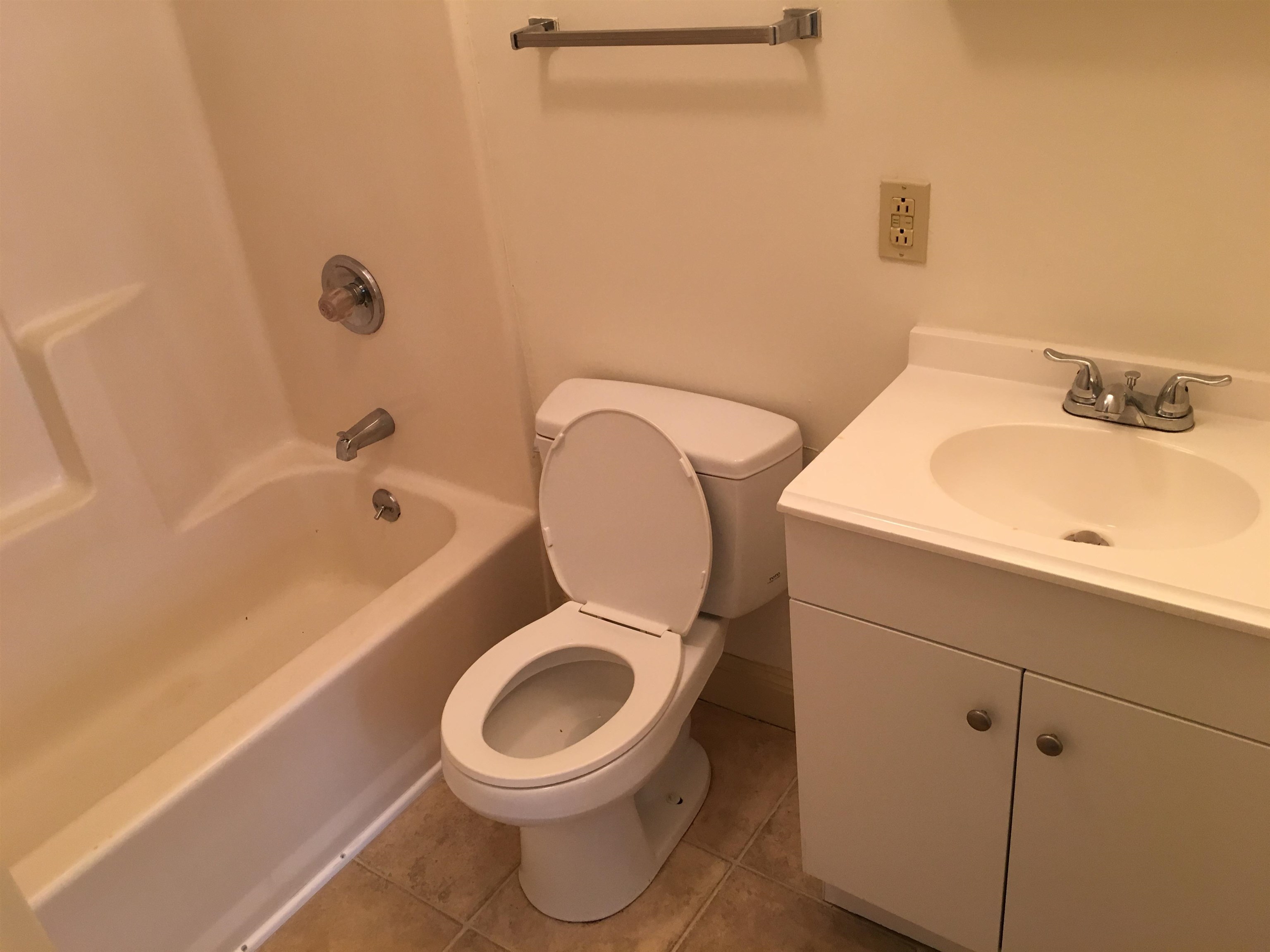 610 Union Street, Unit 104 Manchester, NH 03104 - Photo 37 of 44