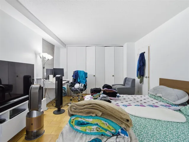 a bed room with two beds and a couch