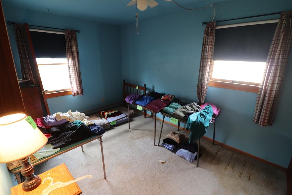 629 Superior Street Michigan City, IN 46360 - Photo 19 of 35 a room with toys and flowers