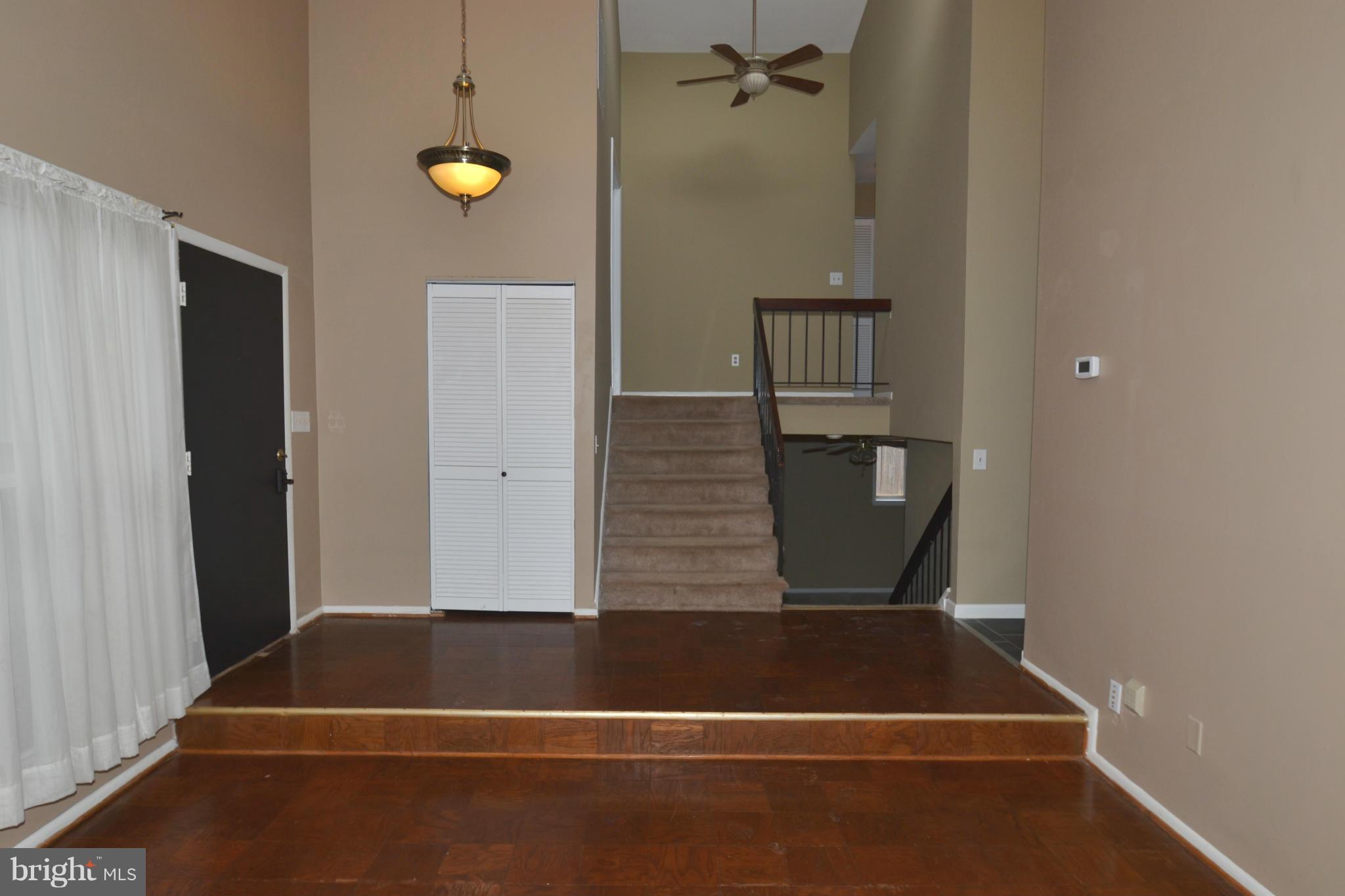 17408 Collier Way Poolesville, MD 20837 - Photo 4 of 27 Living Room