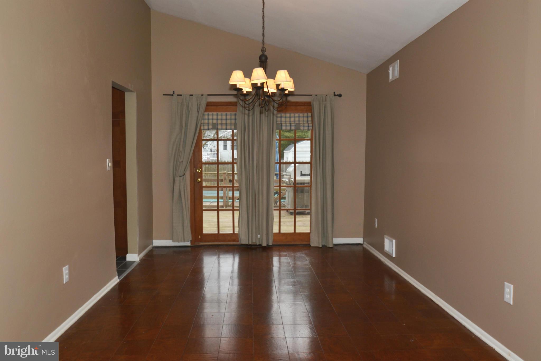 17408 Collier Way Poolesville, MD 20837 - Photo 7 of 27 Dining Room