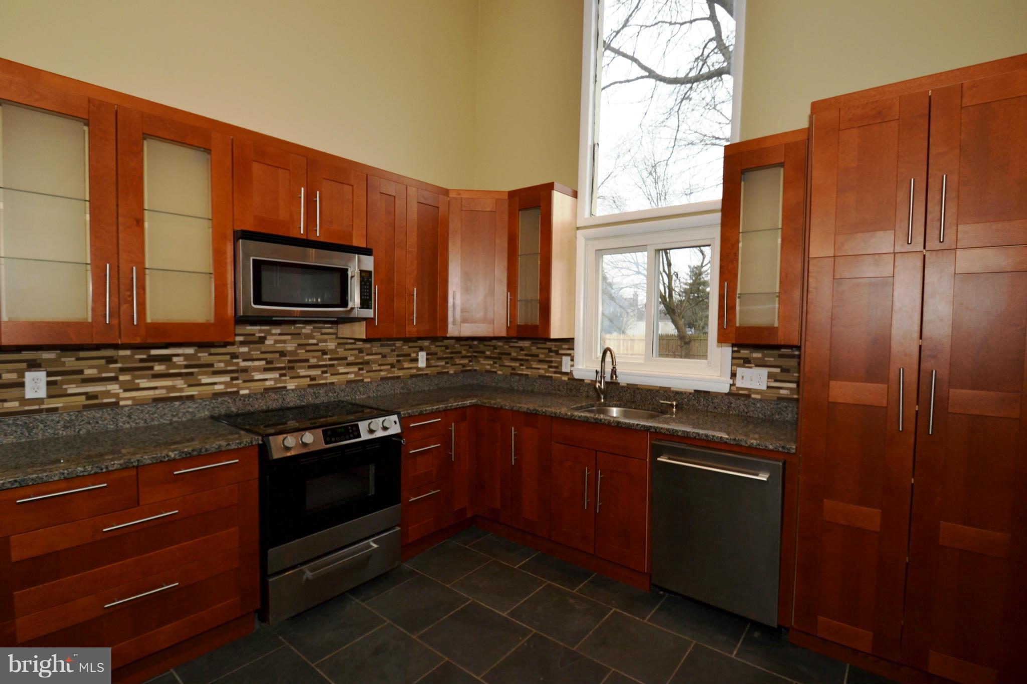 17408 Collier Way Poolesville, MD 20837 - Photo 9 of 27 Kitchen