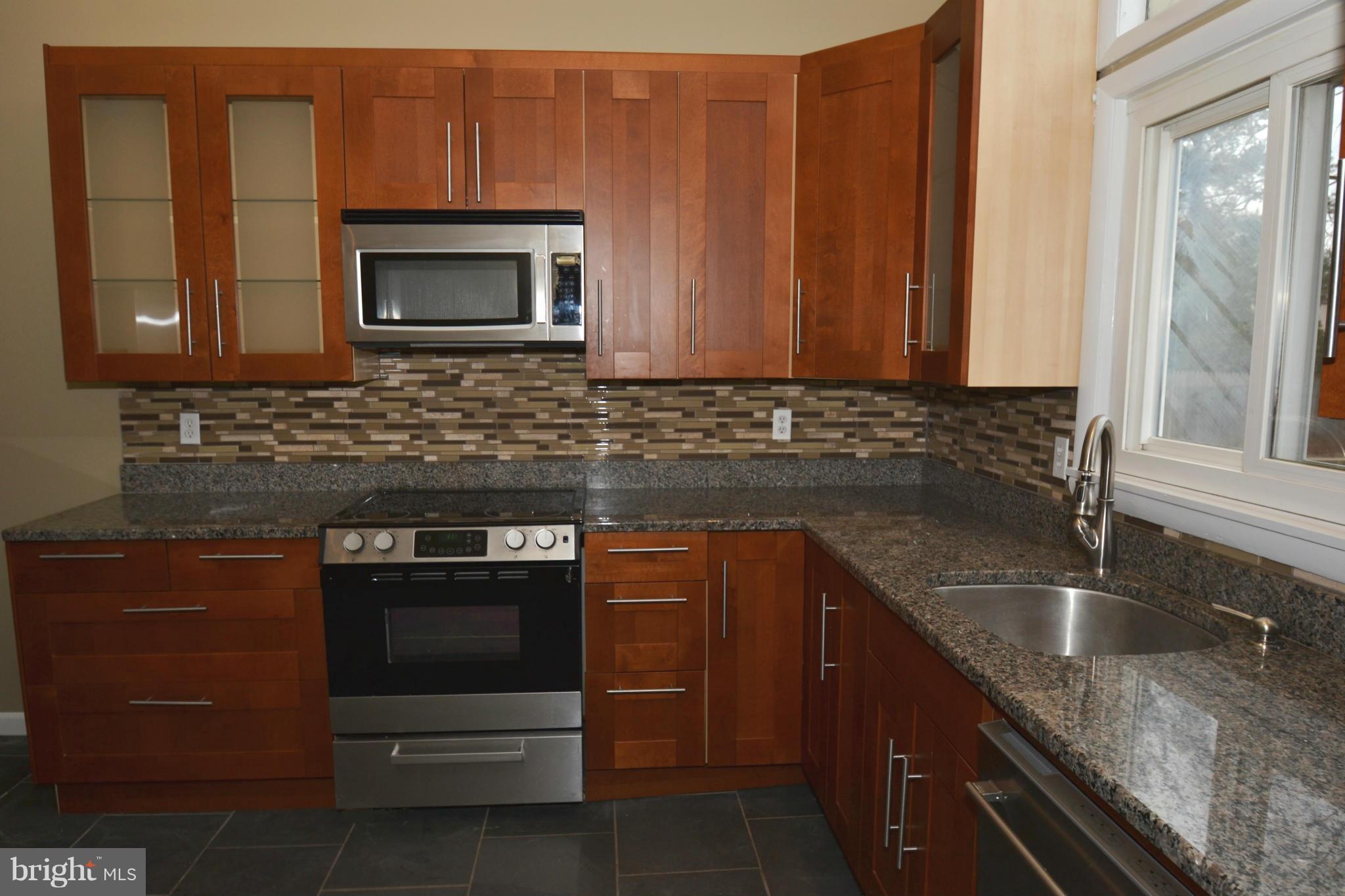 17408 Collier Way Poolesville, MD 20837 - Photo 10 of 27 Kitchen
