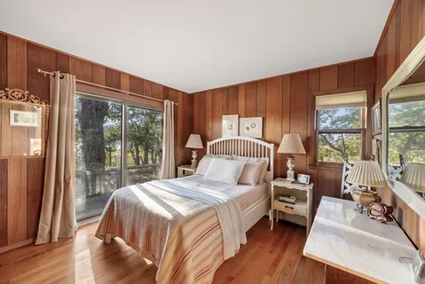 $2,195,000 | 100 Gerard Drive, East Hampton, NY 11937
