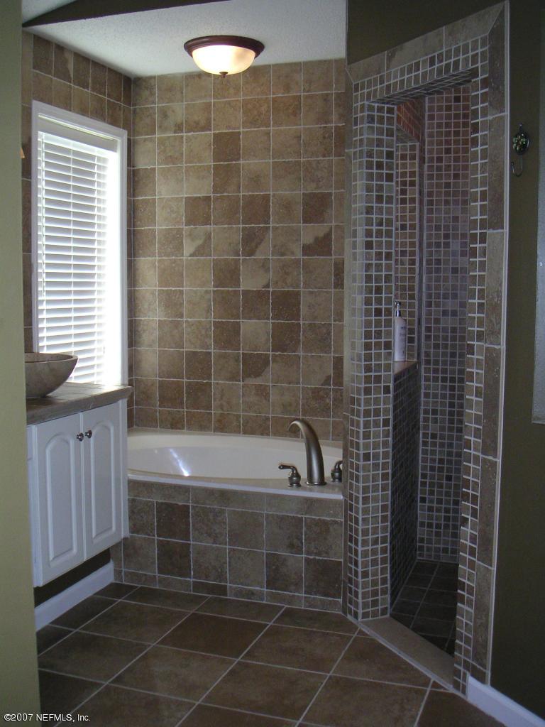837 Tournament Road Ponte Vedra Beach, FL 32082 - Photo 4 of 17 Master bath w/stone finishes everywhere