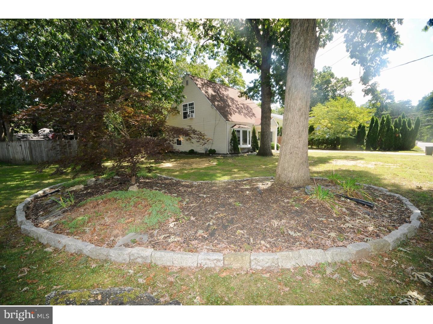 323 Larch Road Mount Laurel, NJ 08054 - Photo 2 of 25