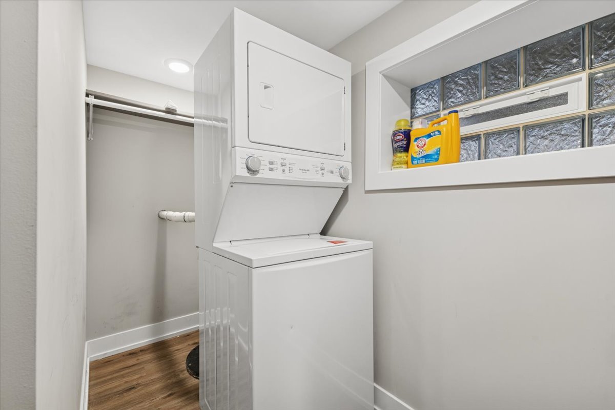 8404 South Carpenter Street Chicago, IL 60620 - Photo 17 of 21 a view of bathroom