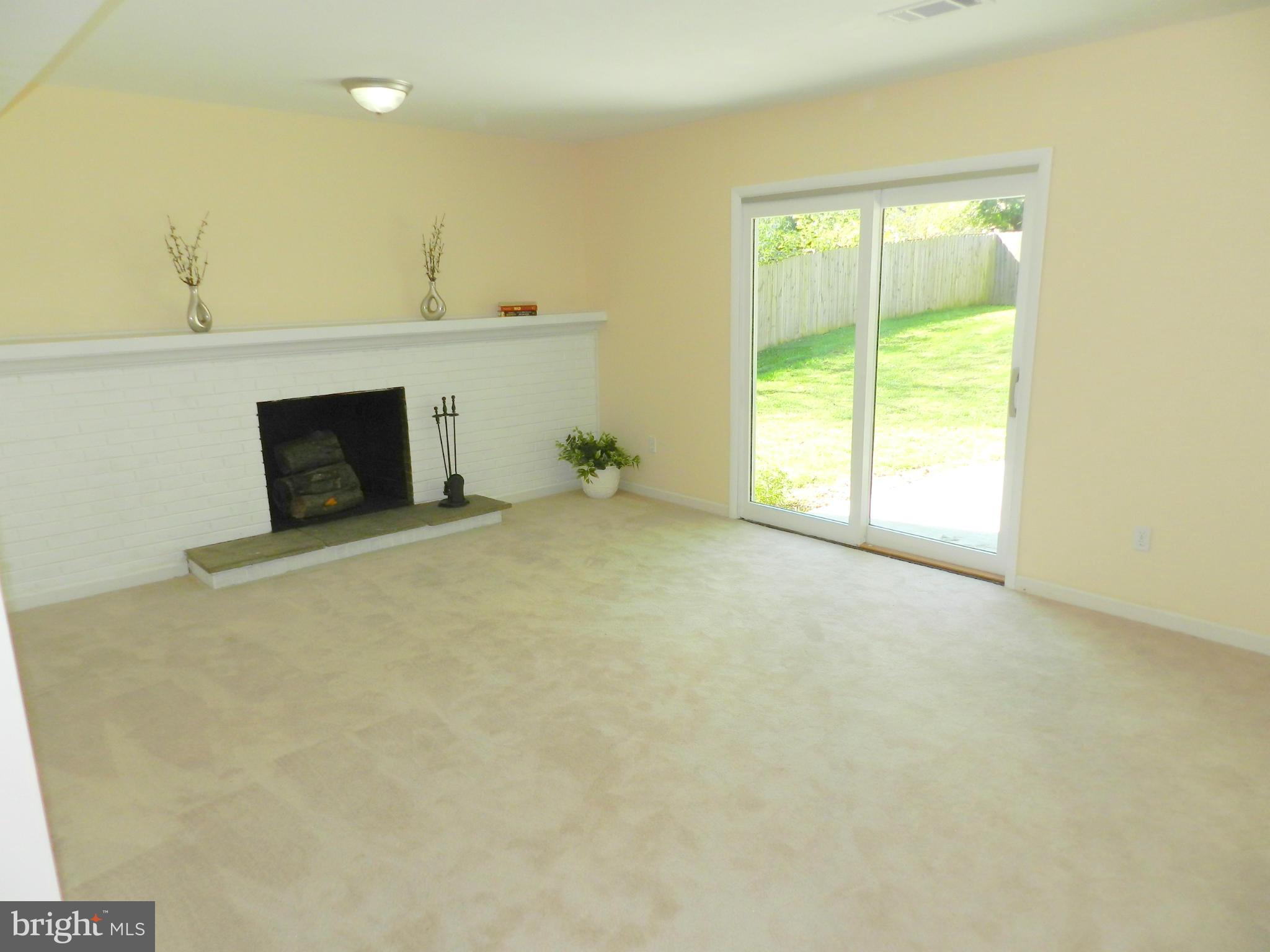 17208 Whites Road Poolesville, MD 20837 - Photo 14 of 29 Family Room