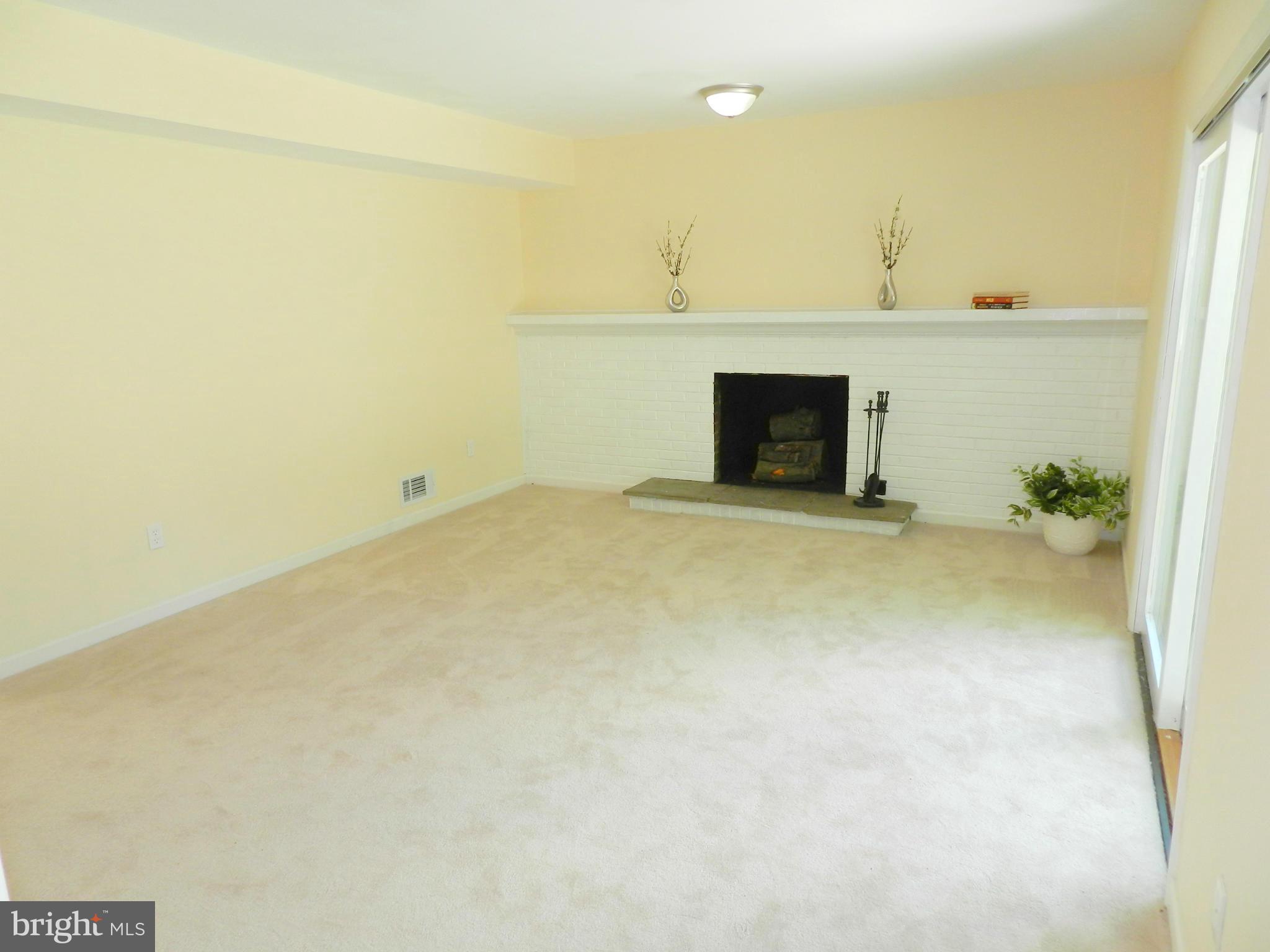 17208 Whites Road Poolesville, MD 20837 - Photo 15 of 29 Family Room