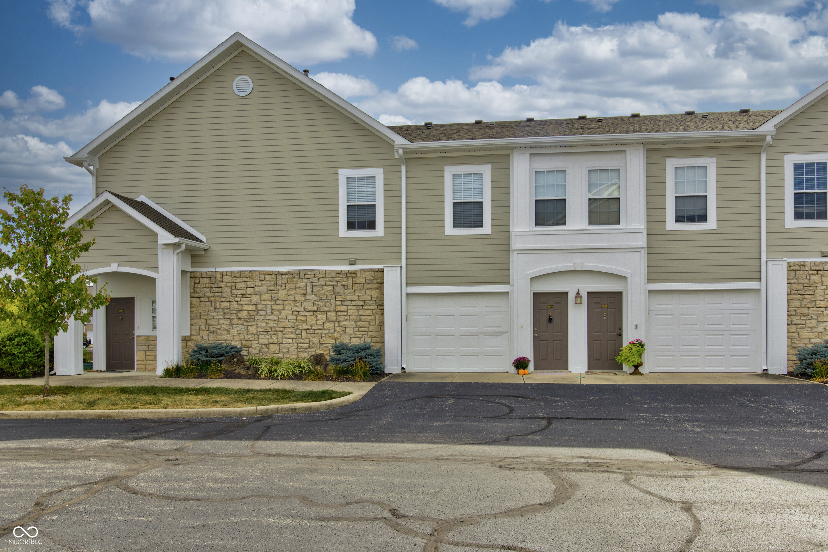 9662 Rialto Trail Carmel, IN 46280 - Photo 2 of 42 Gallery Image 2