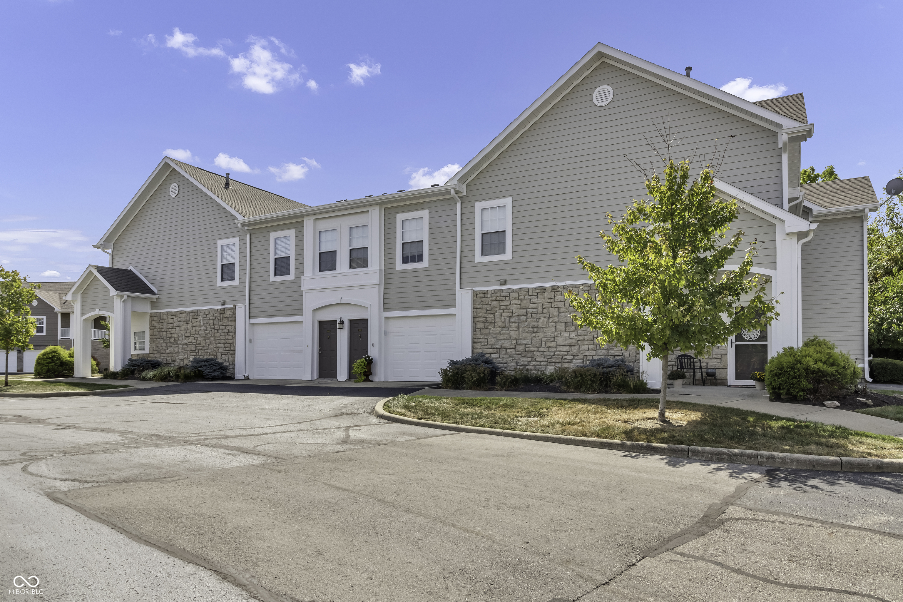 9662 Rialto Trail Carmel, IN 46280 - Photo 3 of 42 Gallery Image 3