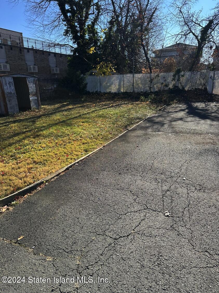 1044 Willowbrook Road Staten Island, NY 10314 - Photo 10 of 11 c 10