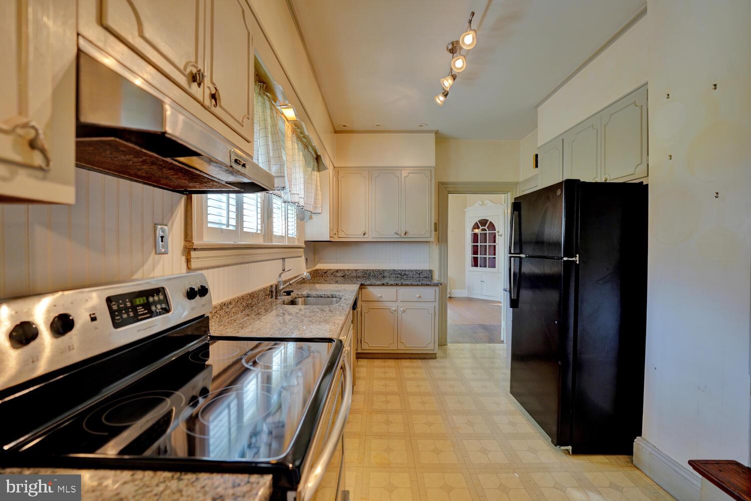 21 Hazel Road Dover, DE 19901 - Photo 30 of 69 a kitchen with stainless steel appliances granite countertop a refrigerator and a stove