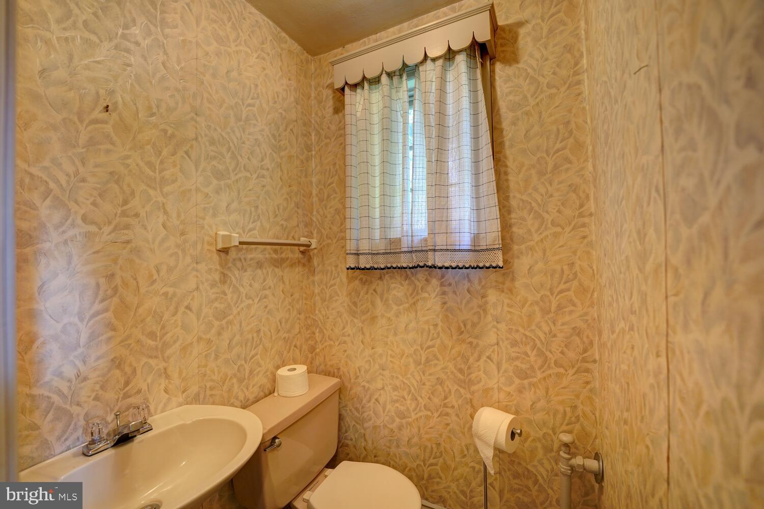 21 Hazel Road Dover, DE 19901 - Photo 50 of 69 a bathroom with a toilet and shower