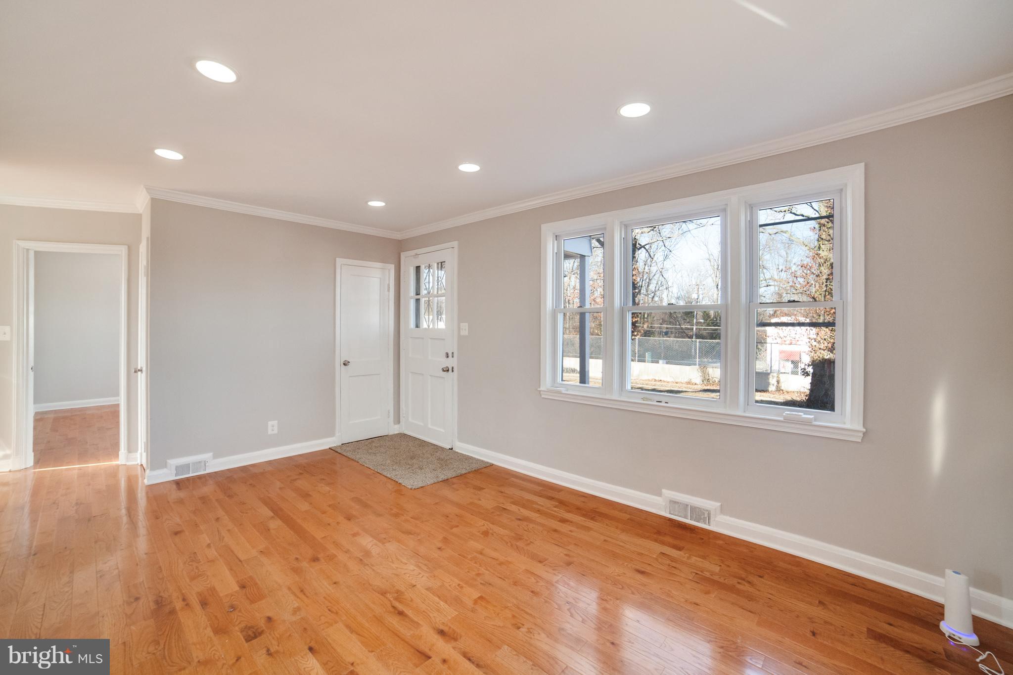 7115 Liberty Road Baltimore, MD 21207 - Photo 4 of 30 Family Room