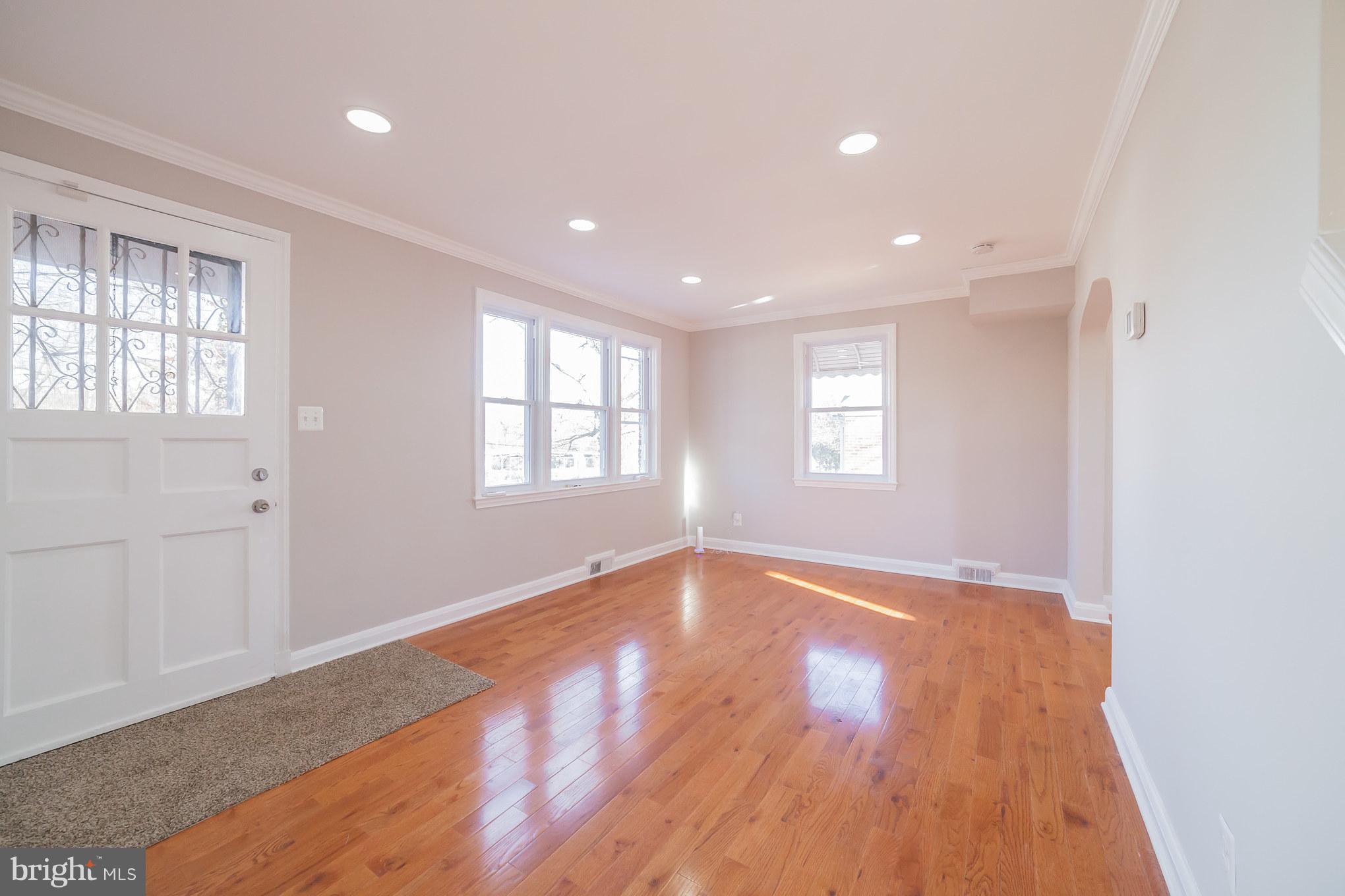 7115 Liberty Road Baltimore, MD 21207 - Photo 5 of 30 Family Room