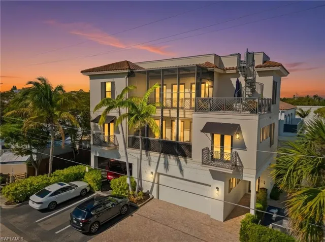 $3,900,000 | 340 12th Avenue South, Unit 6, Naples, FL 34102