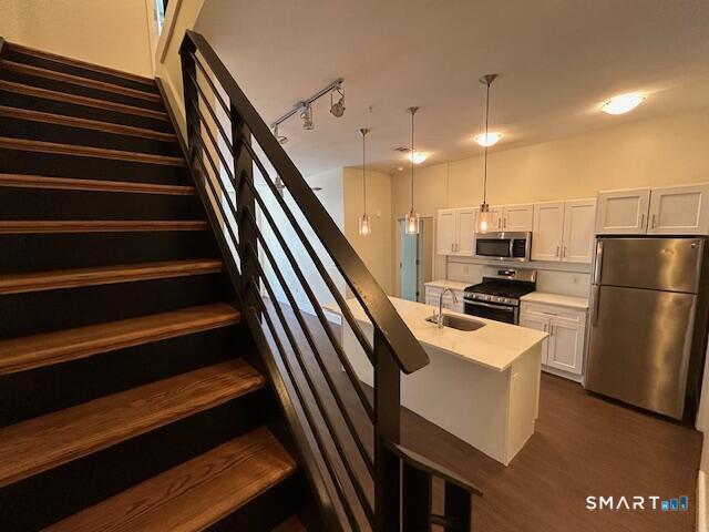 111 Morgan Street, Unit TH5 Stamford, CT 06905 - Photo 11 of 23 a kitchen with refrigerator and microwave