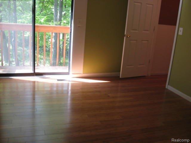 BEDROOM 2 R.JPG